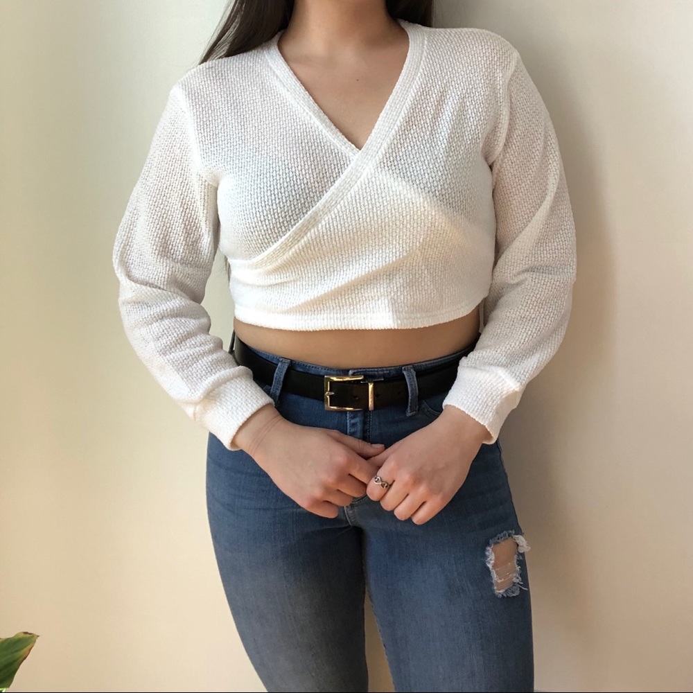 White crop top long sleeve sweater